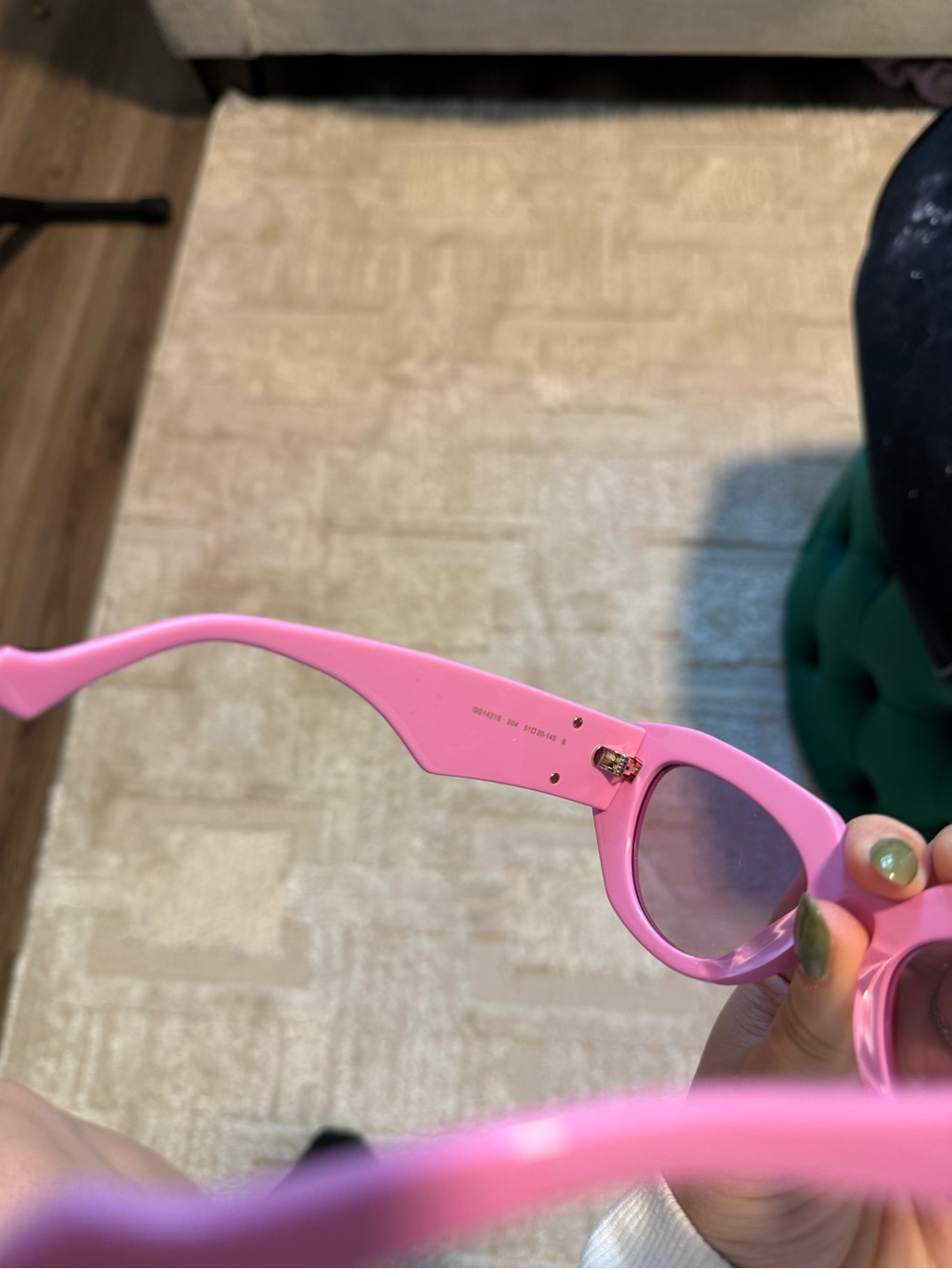 Gucci Pink Cat-Eye Sunglasses with Pink-Tinted Lenses - Picture 3 of 7